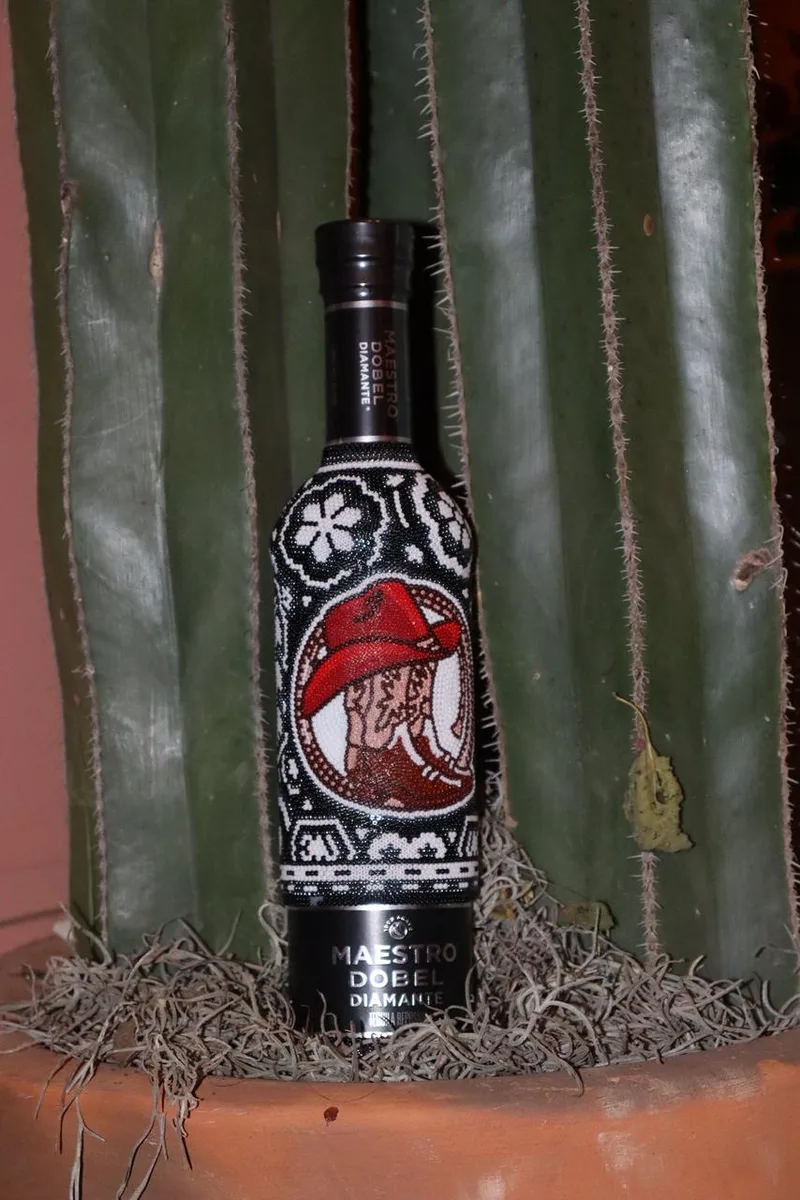 Amigas con botellas Azuraroots