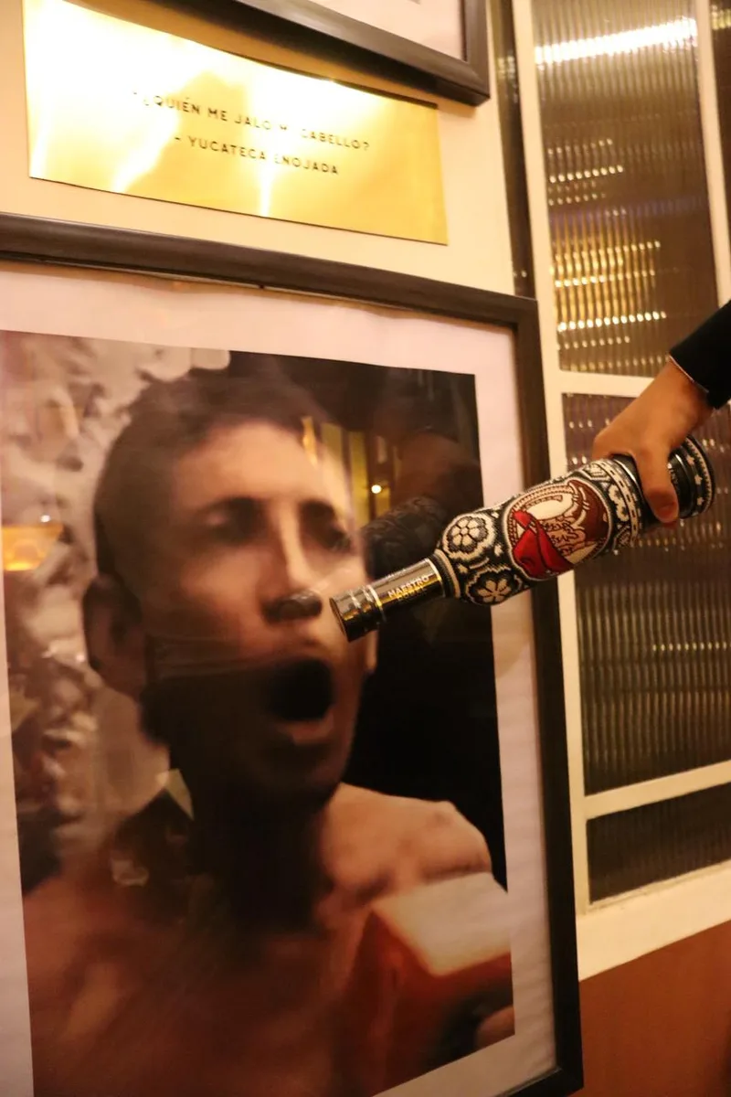 Botella artesanal en la barra