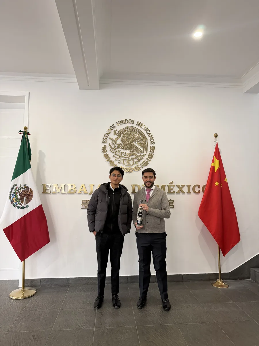 Botella como regalo diplomático