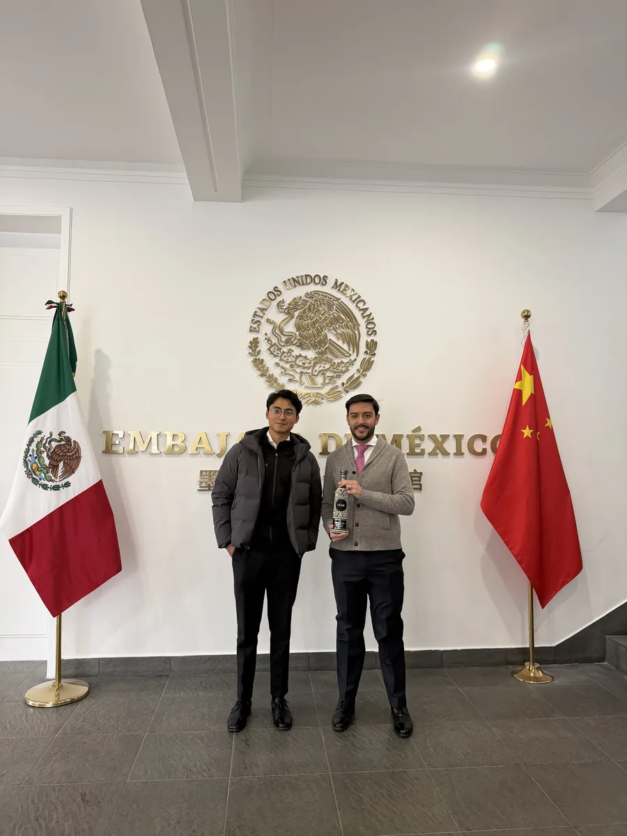 Cierre de entrega en la Embajada